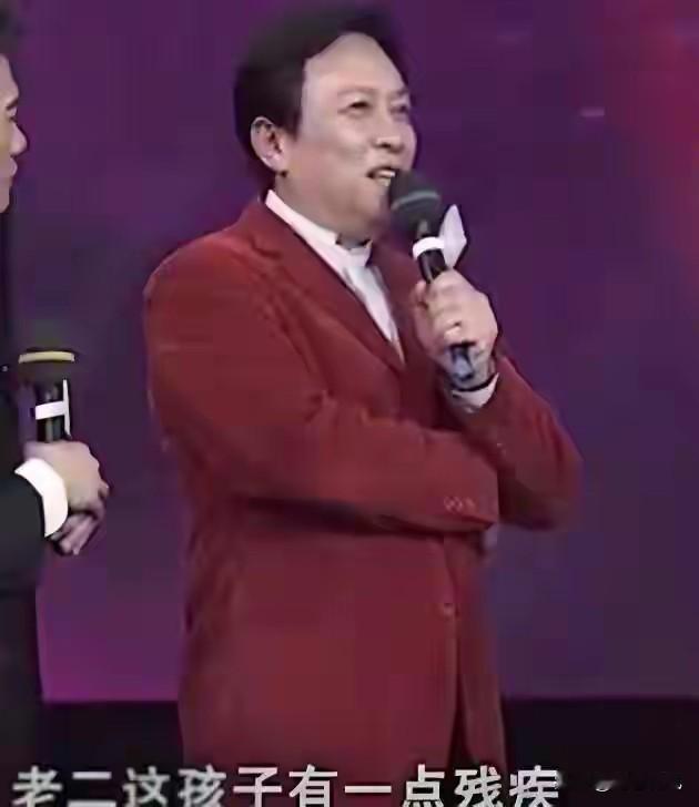 唐国强也没想到，走了35年的前妻，意外让两个残疾儿子承受了恶意。
 
没人能想到