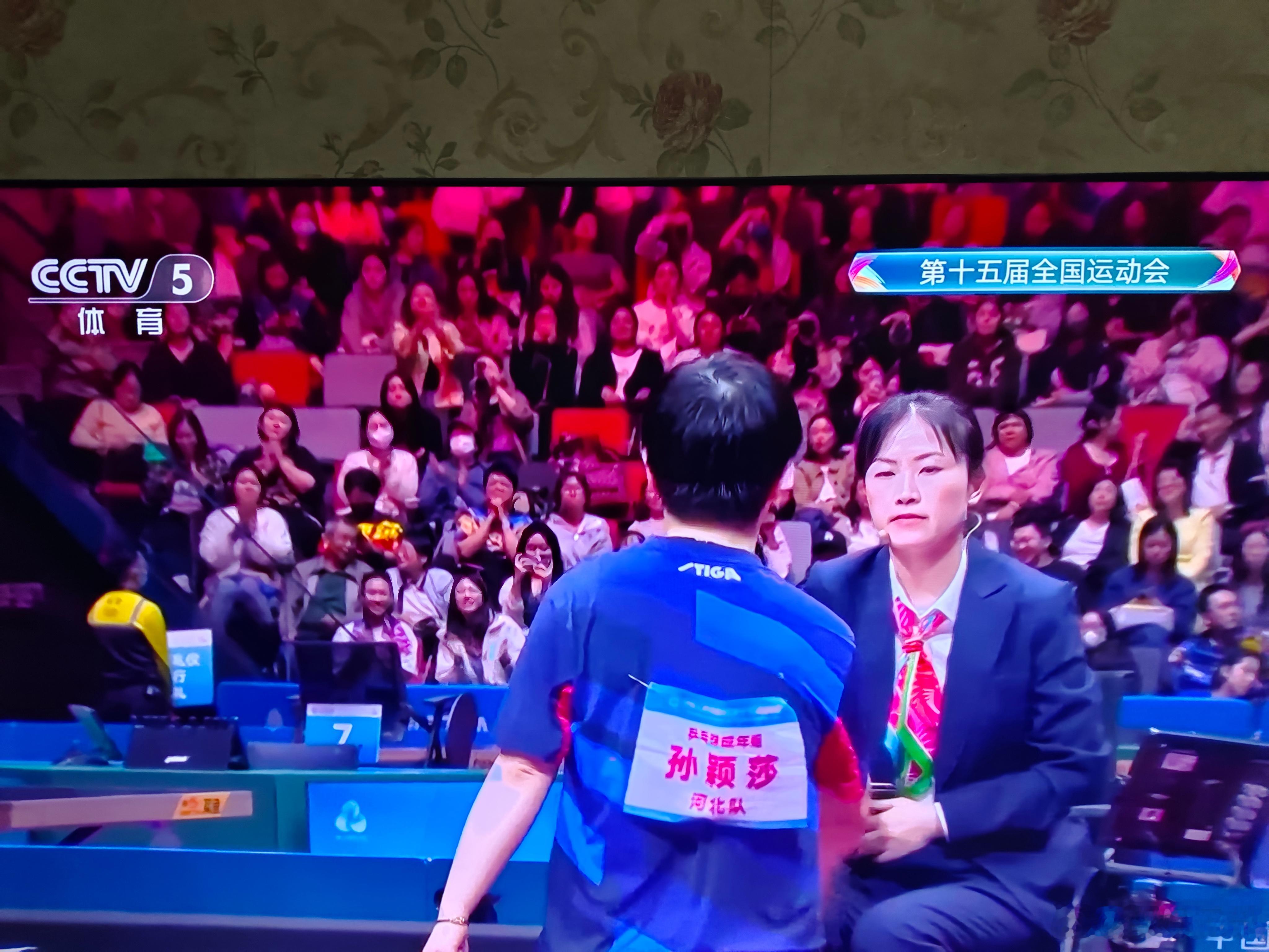 看王曼昱孙颖莎的比赛好揪心，中途还去了其他台。虽说谁夺金都一样，但个人更倾向王曼