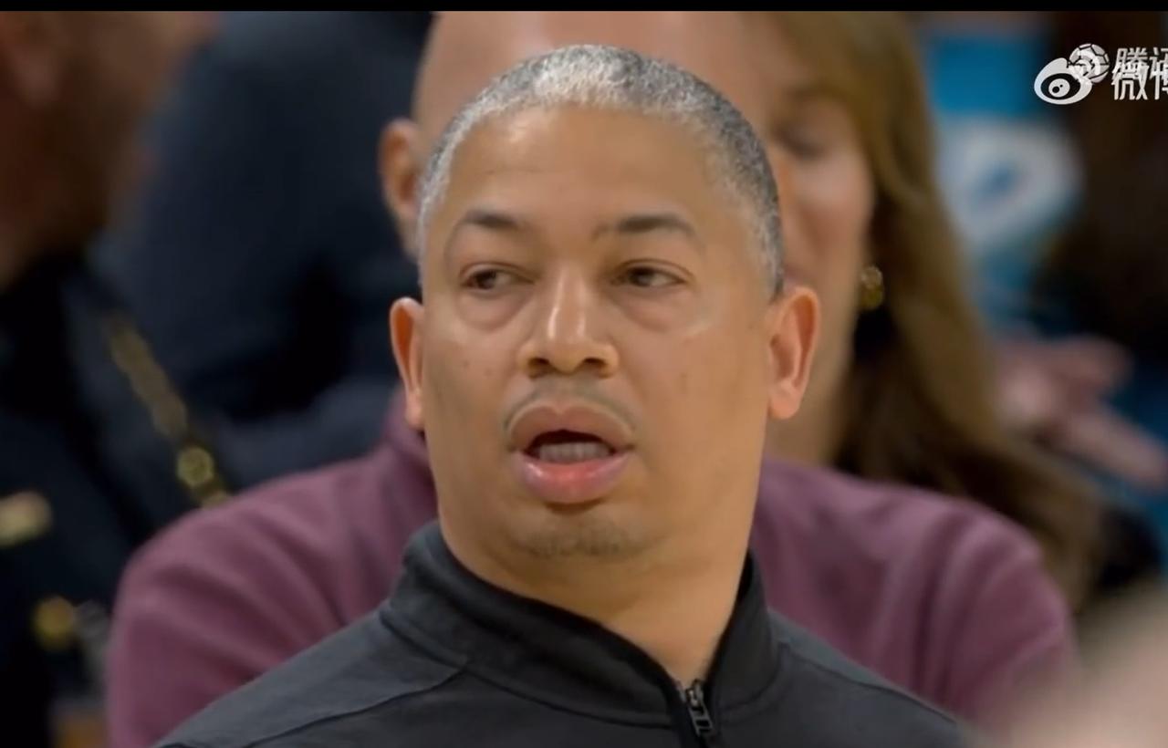 奇葩的的比赛，小卡真厉害，0.4秒绝杀步行者，随后步行者罚球，胡夫两罚不进，丧失