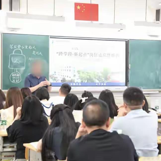 教育局回应小学老师被调去教高中把小学老师直接拉到高中任教，这只是权宜之计。要解决