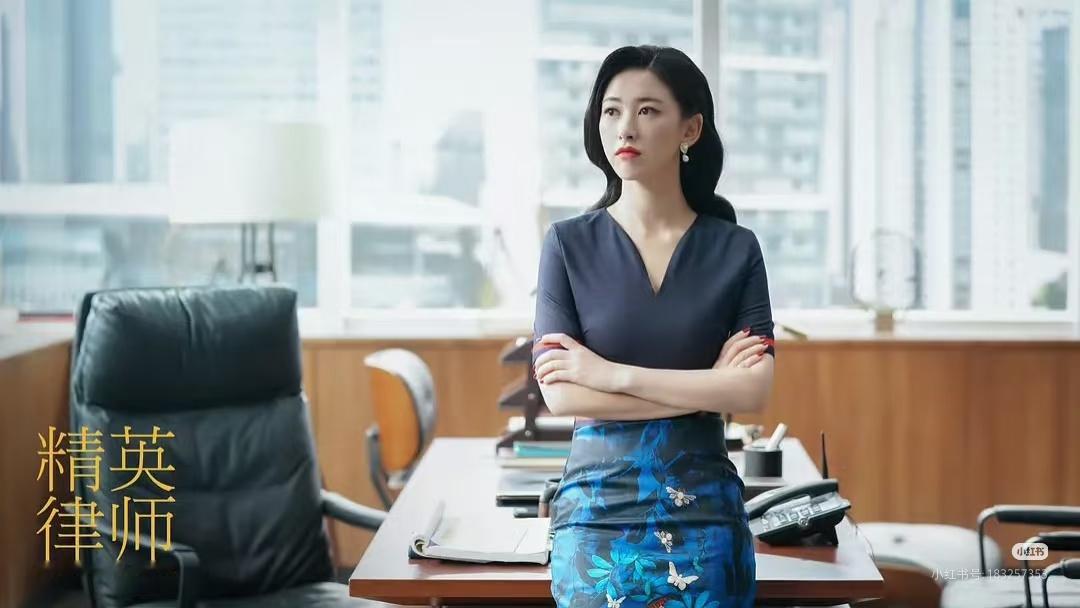 董事长，给您新招了两位秘书，但公司预算有限只能留一位，您看留栗娜还是小唐？ 北京