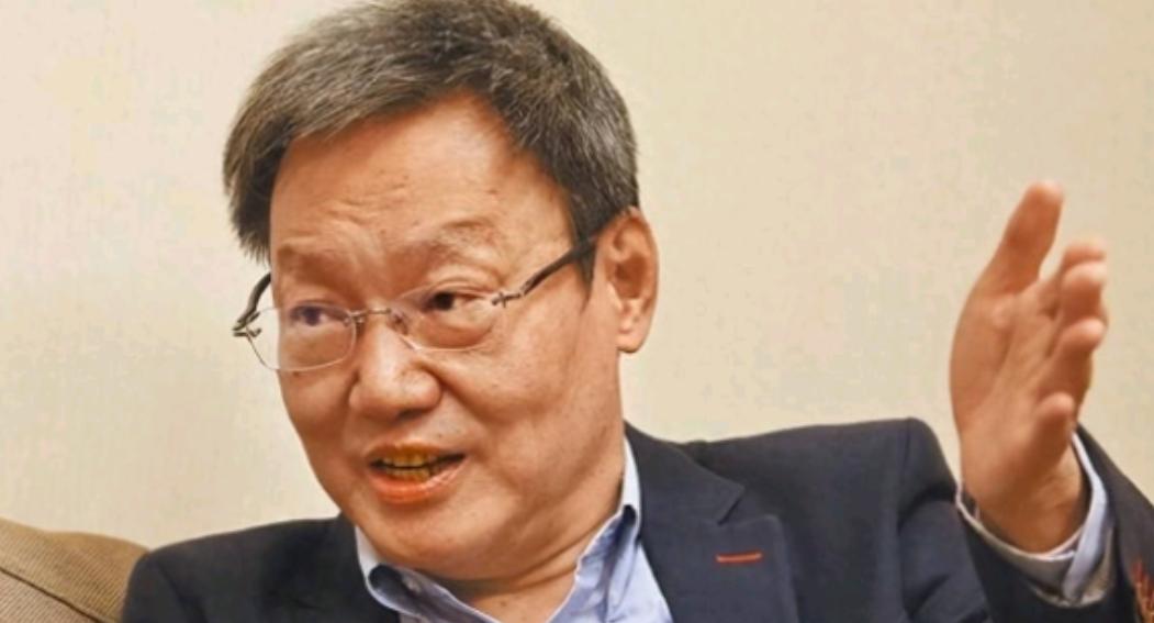 此时，郑丽文率领的中国国民党代表团刚在北京首都机场挥手告别，踏上返台的班机。
