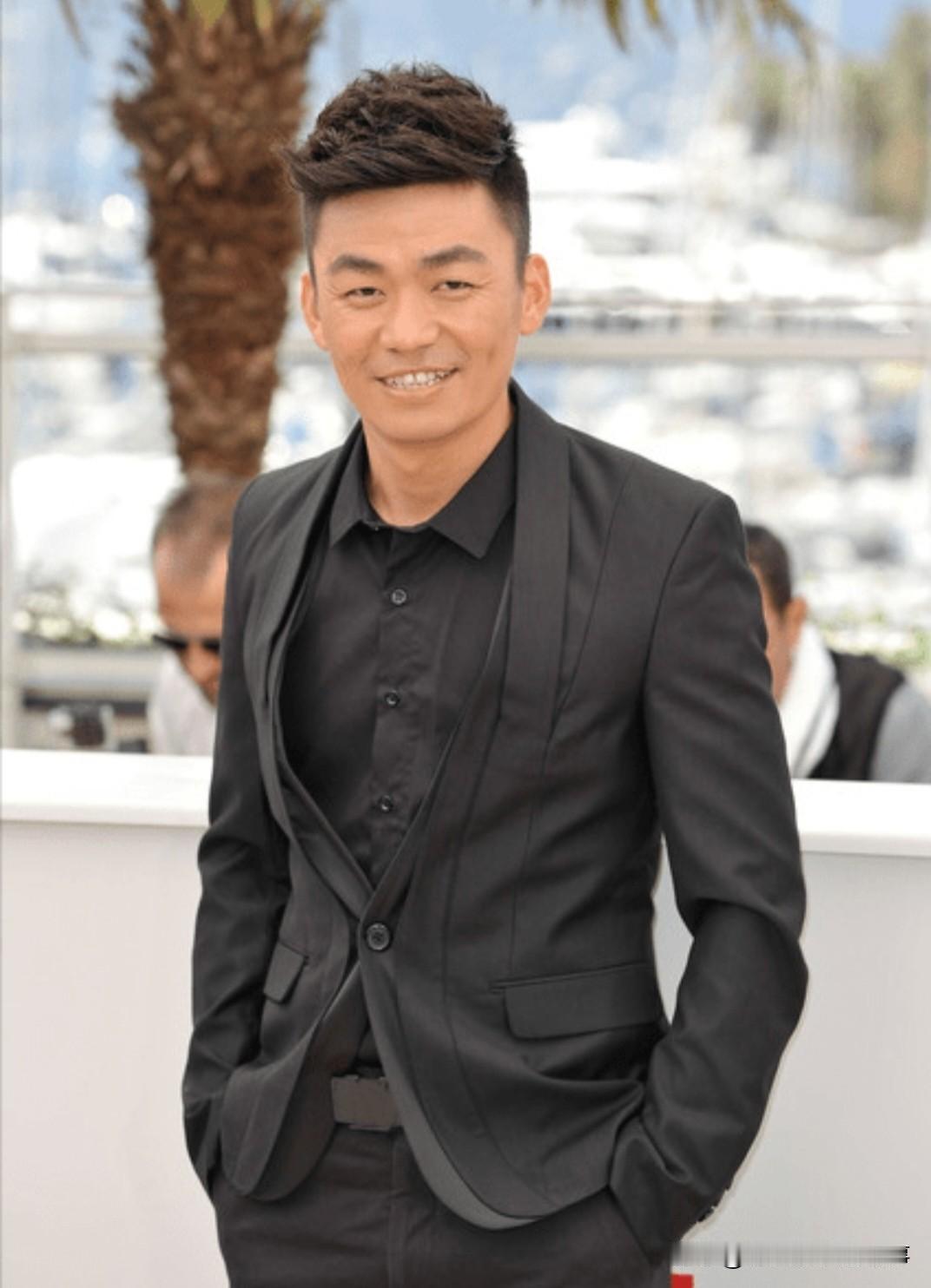 很少有人真正了解，王宝强走到今天，到底吃了多少不为人知的苦。
 
出生在河北农村