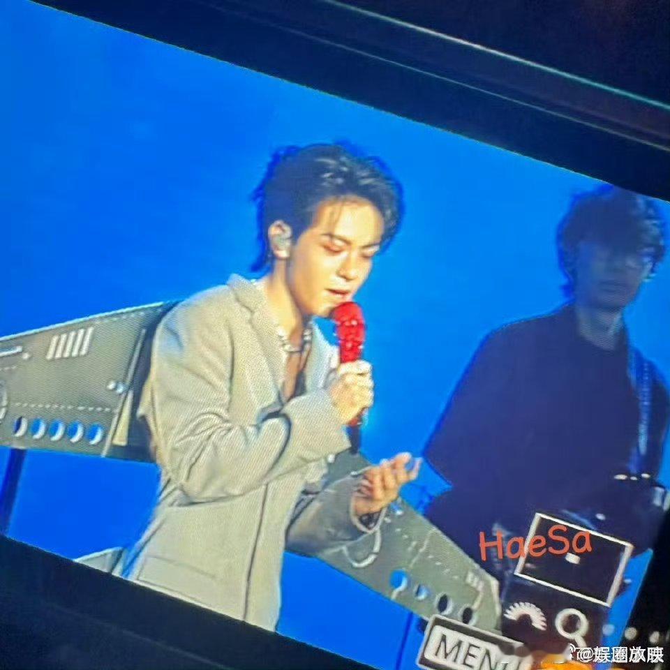 曾舜晞直播说粤语跟谈了一样粤语苏感核爆！曾舜晞用磁性声线解锁港风男友力，眉骨钉碎