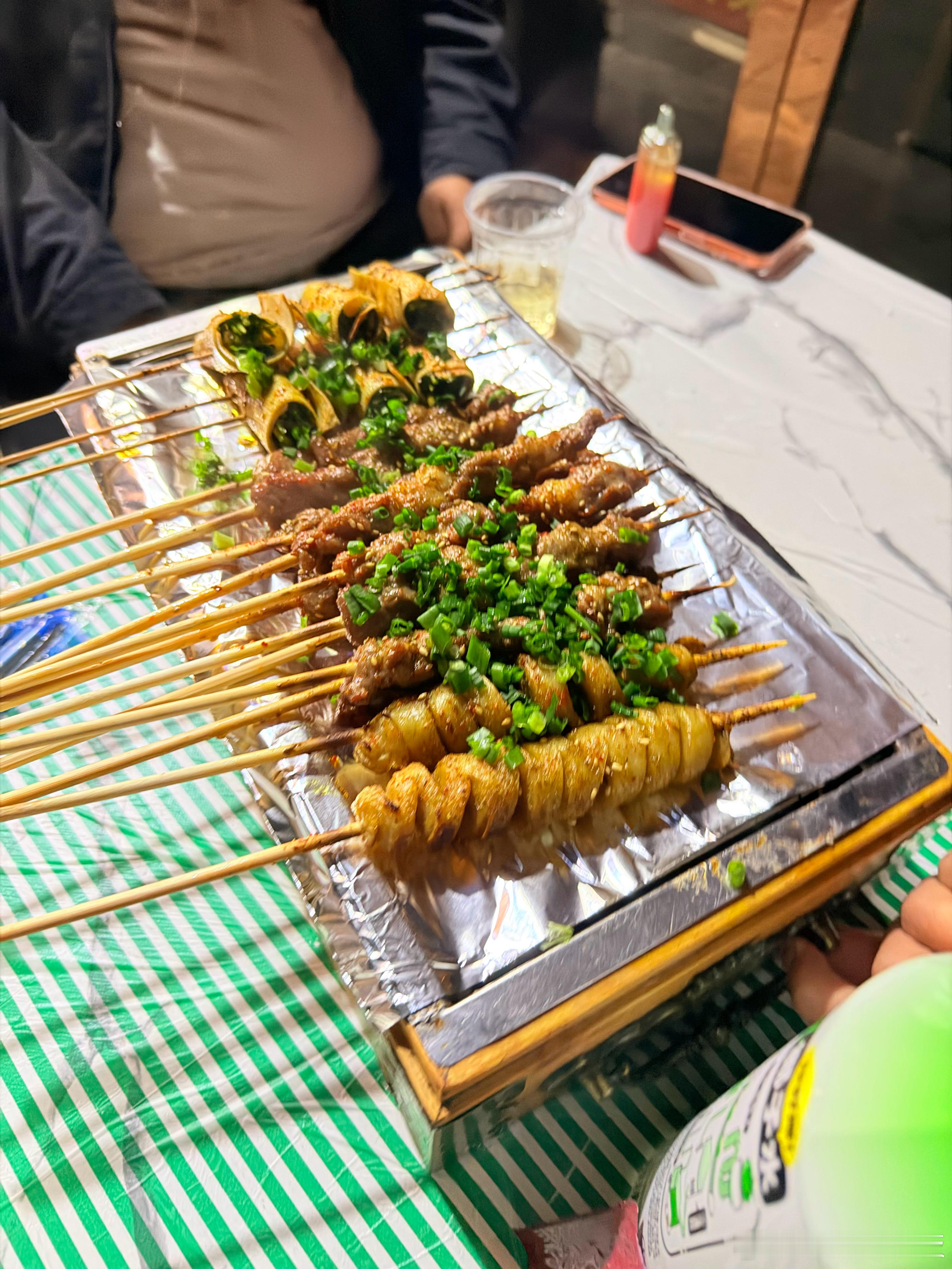 是不是都睡了 那我开吃喽  