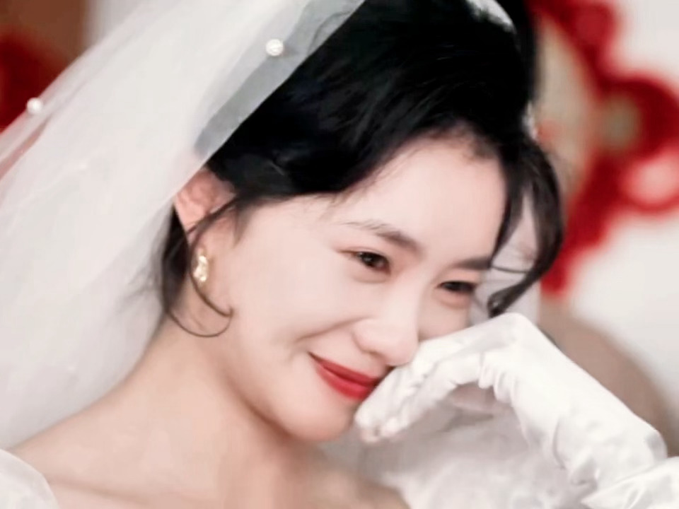 娥穿婚纱好美我娥以后请只留幸福的泪水吧主角