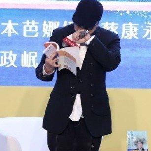 蔡康永出席活动泪奔 隔着屏幕的难过 