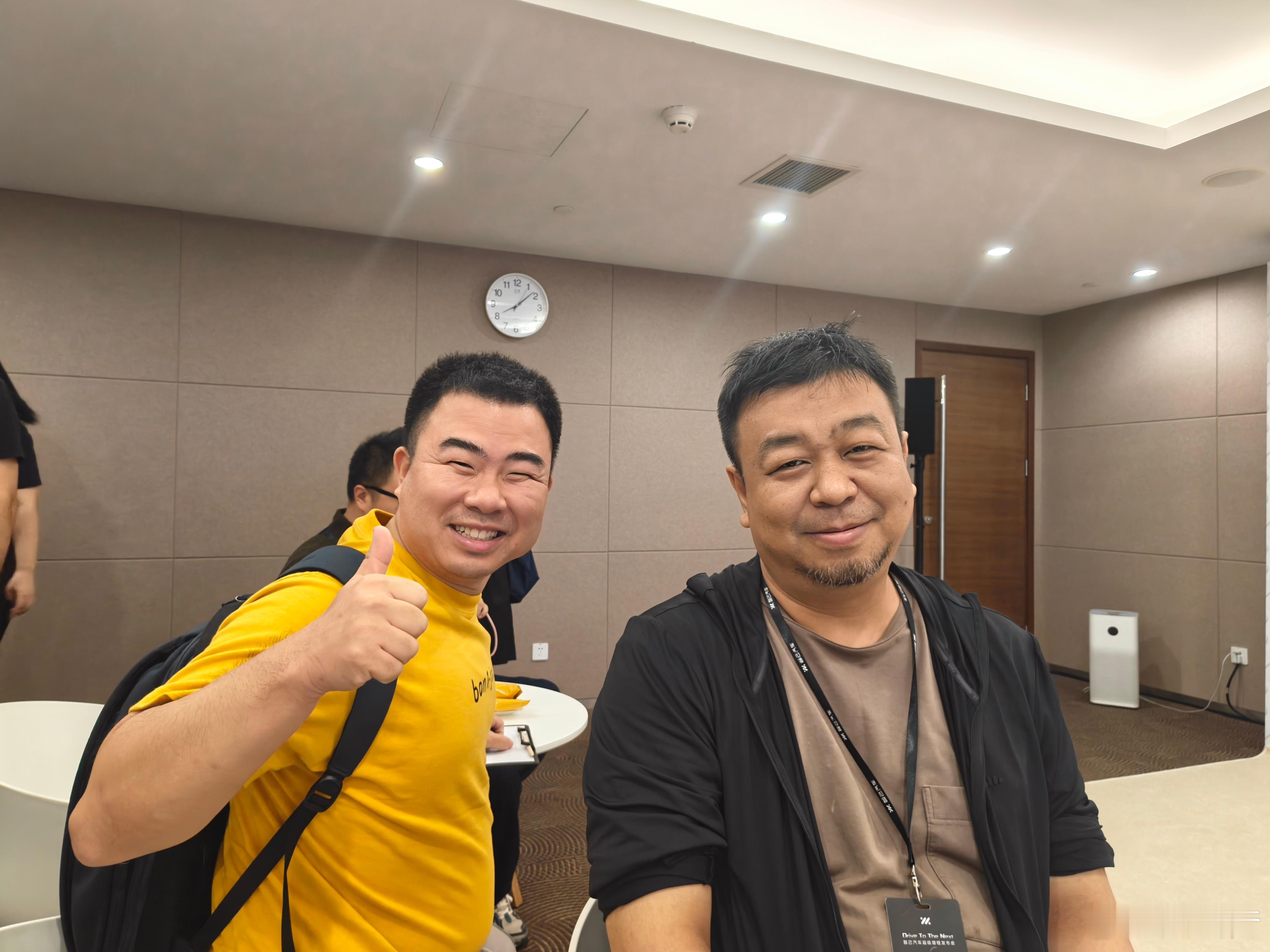 今晚智己「恒星」超级增程发布会会后专访，挑了几个重点问题分享给大家。智己或者整个