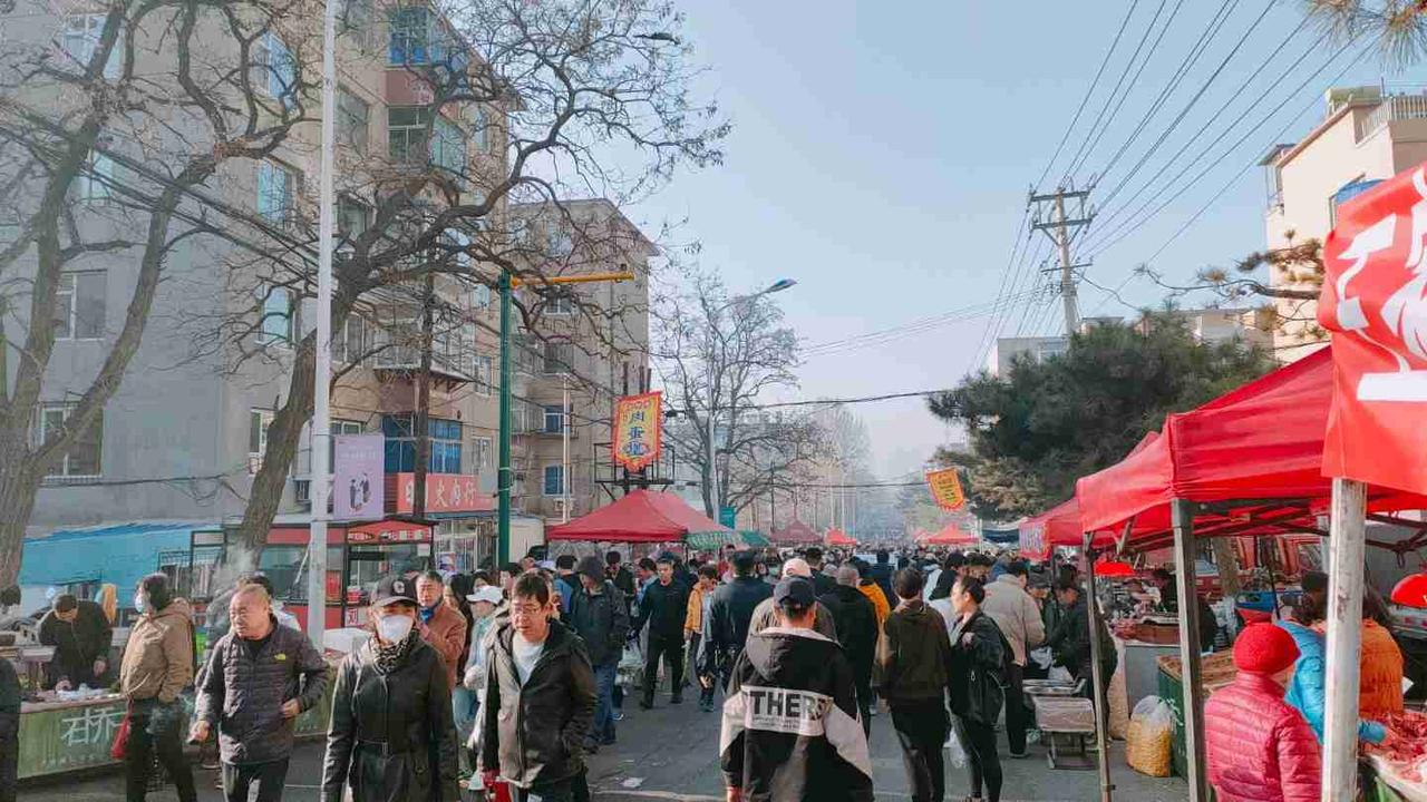 带定位晒今日生活 
我的今日状态：😁轻松愉快
我这里的天气：🌤️多云
今天是