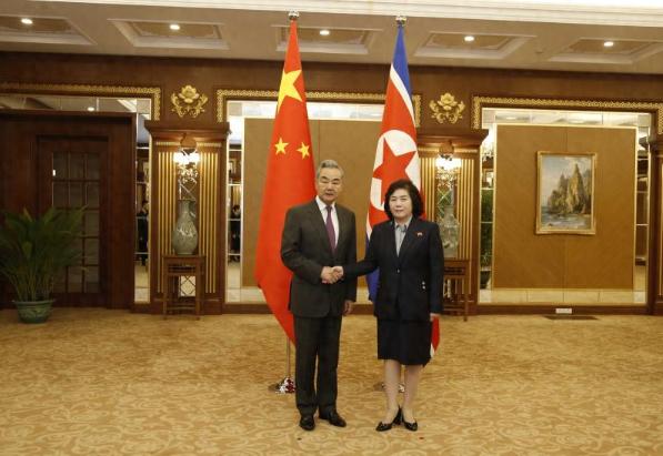 特朗普彻底坐不住了！就在他下个月准备跑来北京，拿贸易条约大做文章时，平壤突然传来