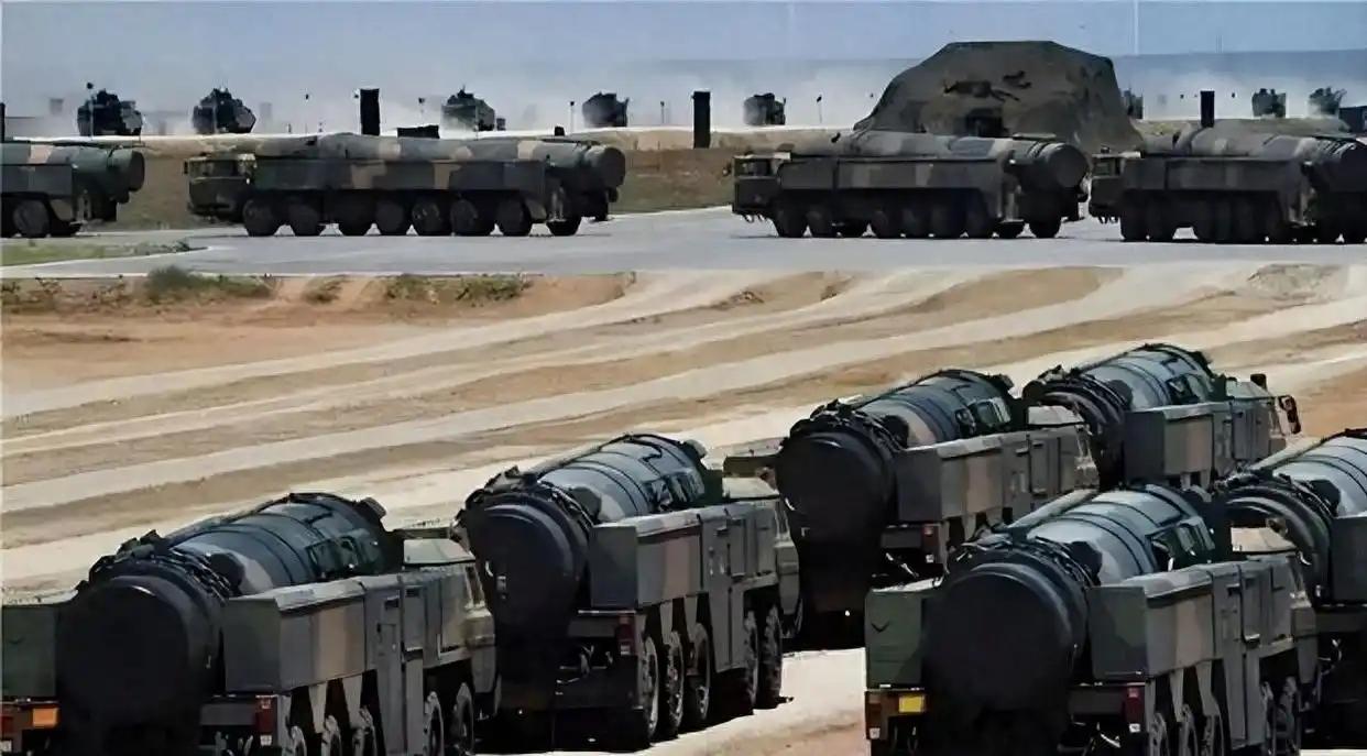 美国现在敢动中国吗？根据俄罗斯专家表示，中国核弹头数量正在猛增，到2030年能打