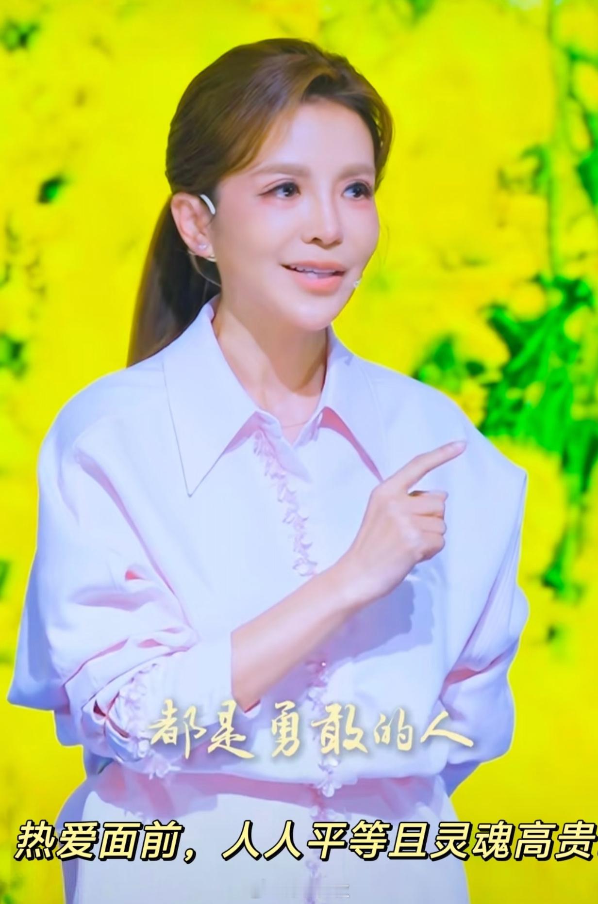 朱迅曾因手术差点告别舞台朱迅17年前差点告别舞台哪怕有42%的几率永久失声，她依