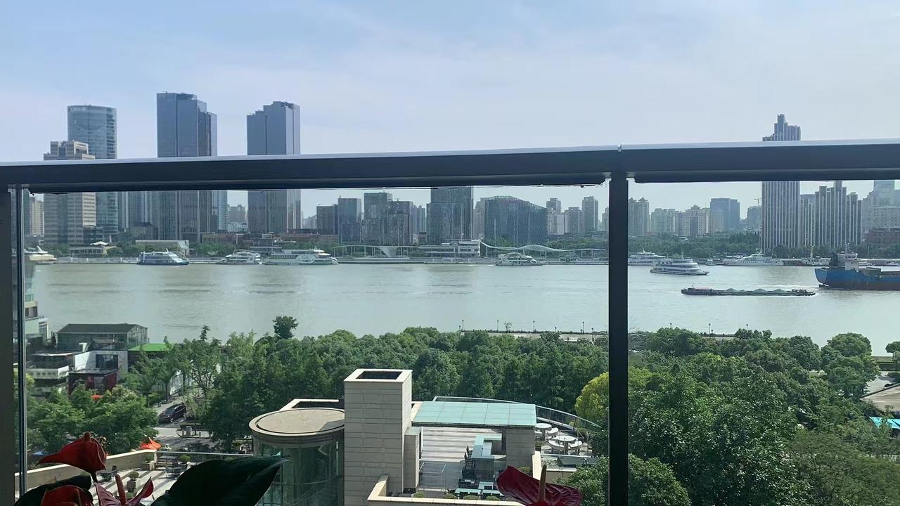 【琅河财经】谁的错？社会最擅长的一件事，就是把结构性压力，包装成个人失败。
找不