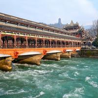 公元216年诸葛亮护堰：一渠清水暖活千万蜀民
 
公元216年，战乱稍歇，诸葛亮