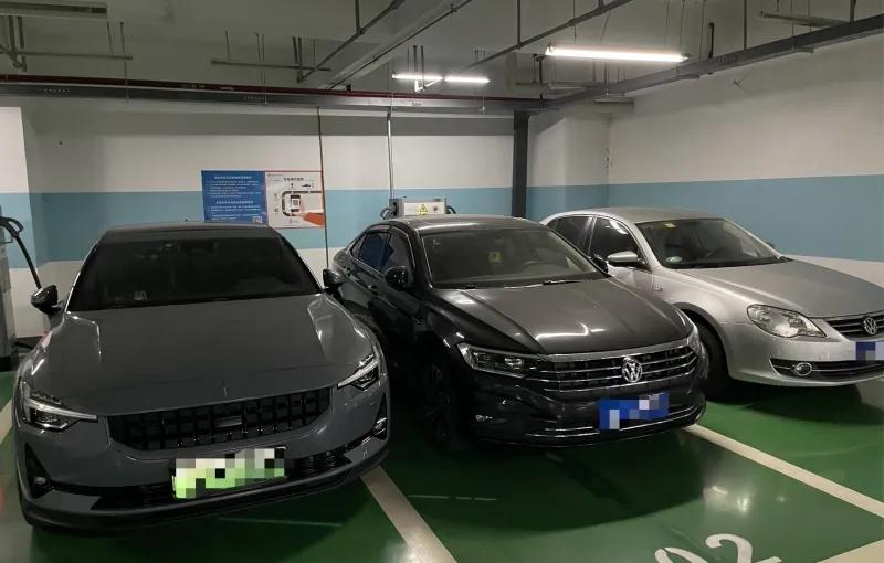 为什么商场停车场的车位越画越窄？车子越来越大，停车却越来越难？

先说结论，这不