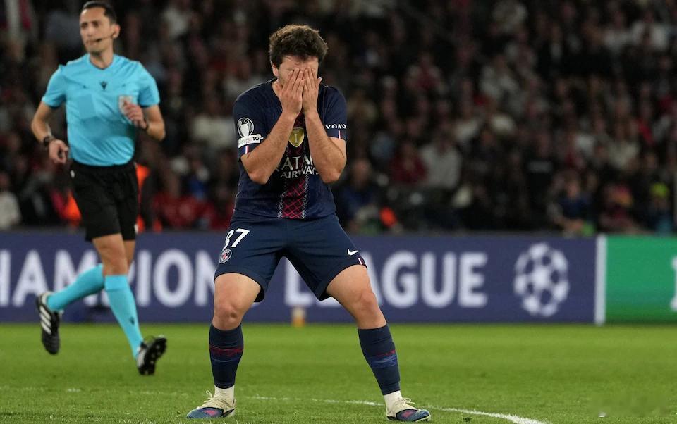 巴黎圣日耳曼vs利物浦 杜埃虽然进了一个球，但也浪费了另一个必进球机会。登贝莱至