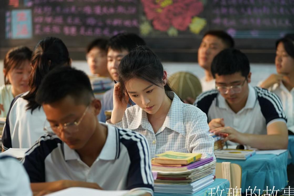 旁边的群演都是不化妆。 ​​​