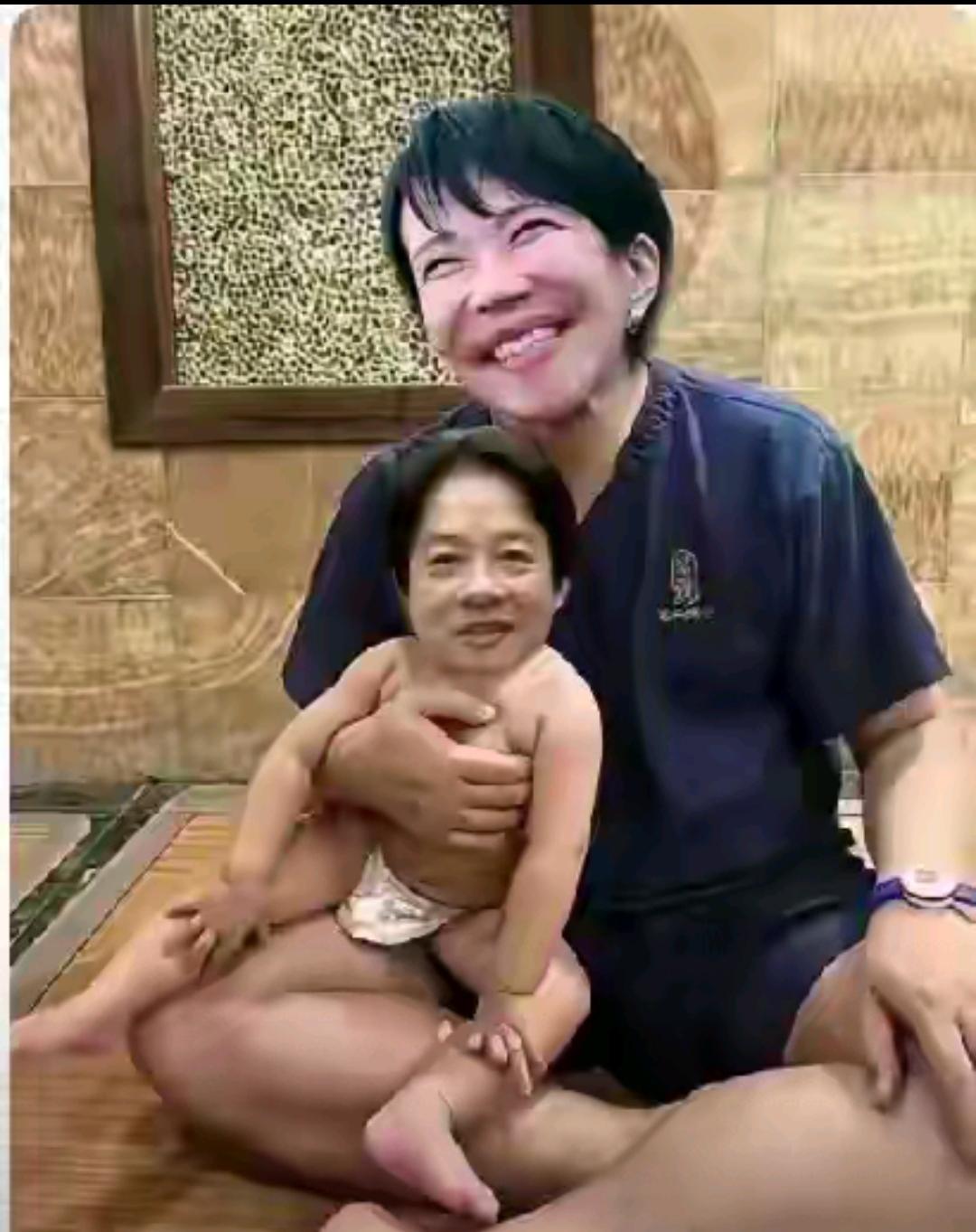 这娘俩日子过得这么惨淡吗？难道特爸爸不救济救济吗？