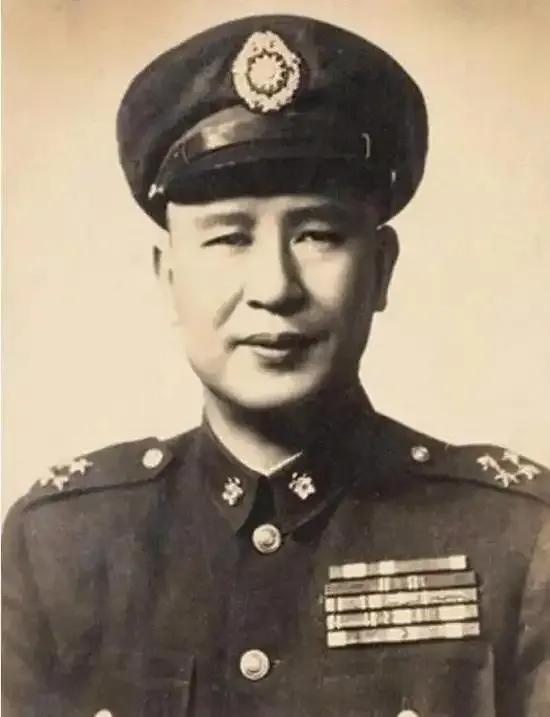 1949年12月，白崇禧乘坐军舰抵达海南。早几天抵达海南的夏威一见到白崇禧，便哭