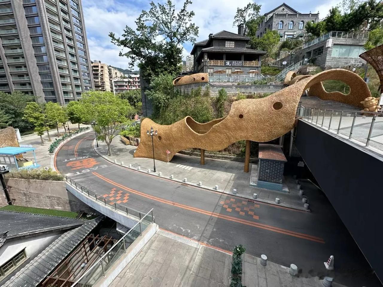 热了这么久，重庆终于降温了，昨天还是高温40℃，今天就降到了33℃，而且明天还要