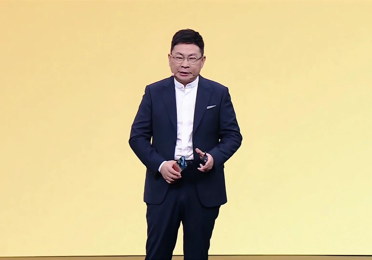 余承东：友商无长焦微距能力，友商是粮厂还是水果？
 
华为Pura90系列发布会