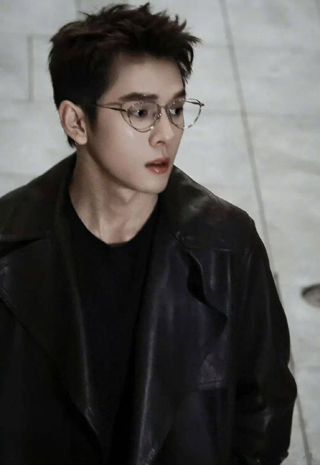 李佳琦演我嗑龙麦龙麦直播新年祝福名场面，赵今麦百分百认同，甜到心坎～ 