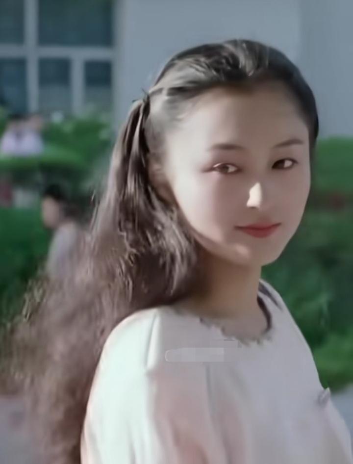 年轻时的陈红，才是内娱颜值天花板！无滤镜的年代里，她是真正的大陆第一美人，骨相皮