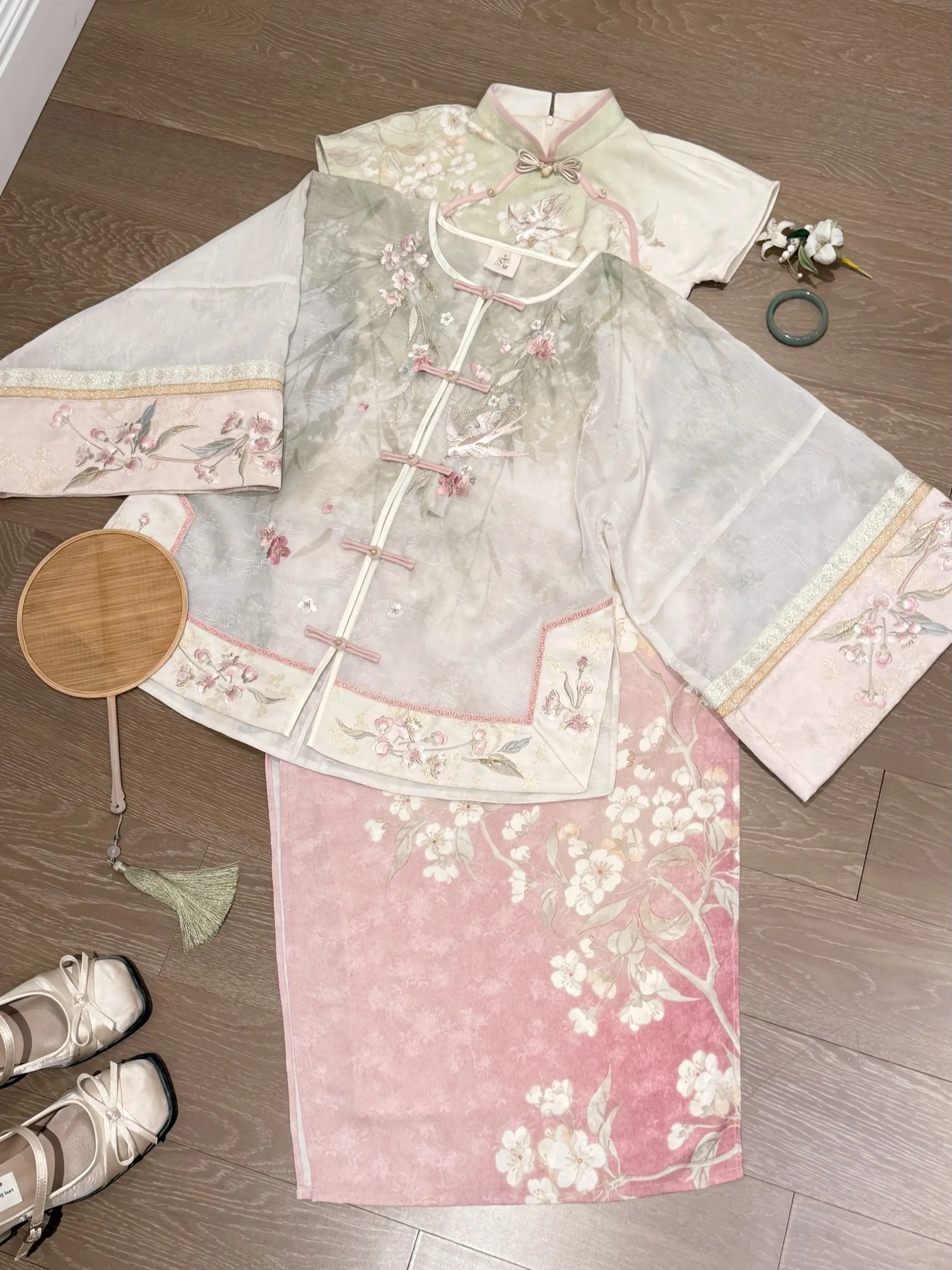 桃红柳绿是春天。