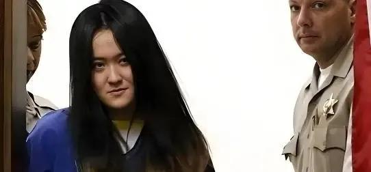 2015年，美国洛杉矶某高等法院，中国留学生翟芸瑶嚣张喊道：“我欺负的是中国人，
