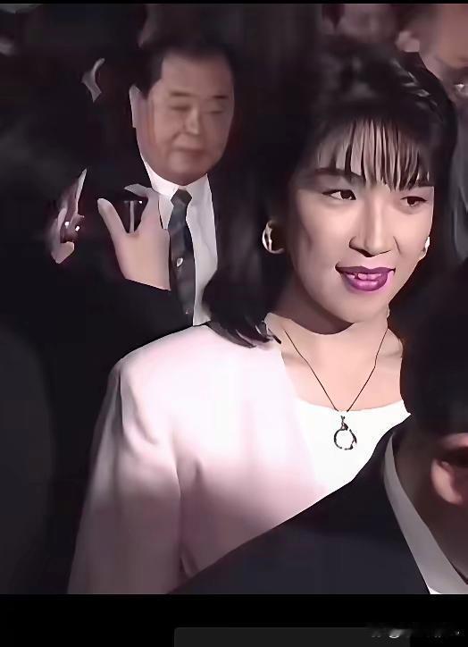 年轻时的高市早苗 