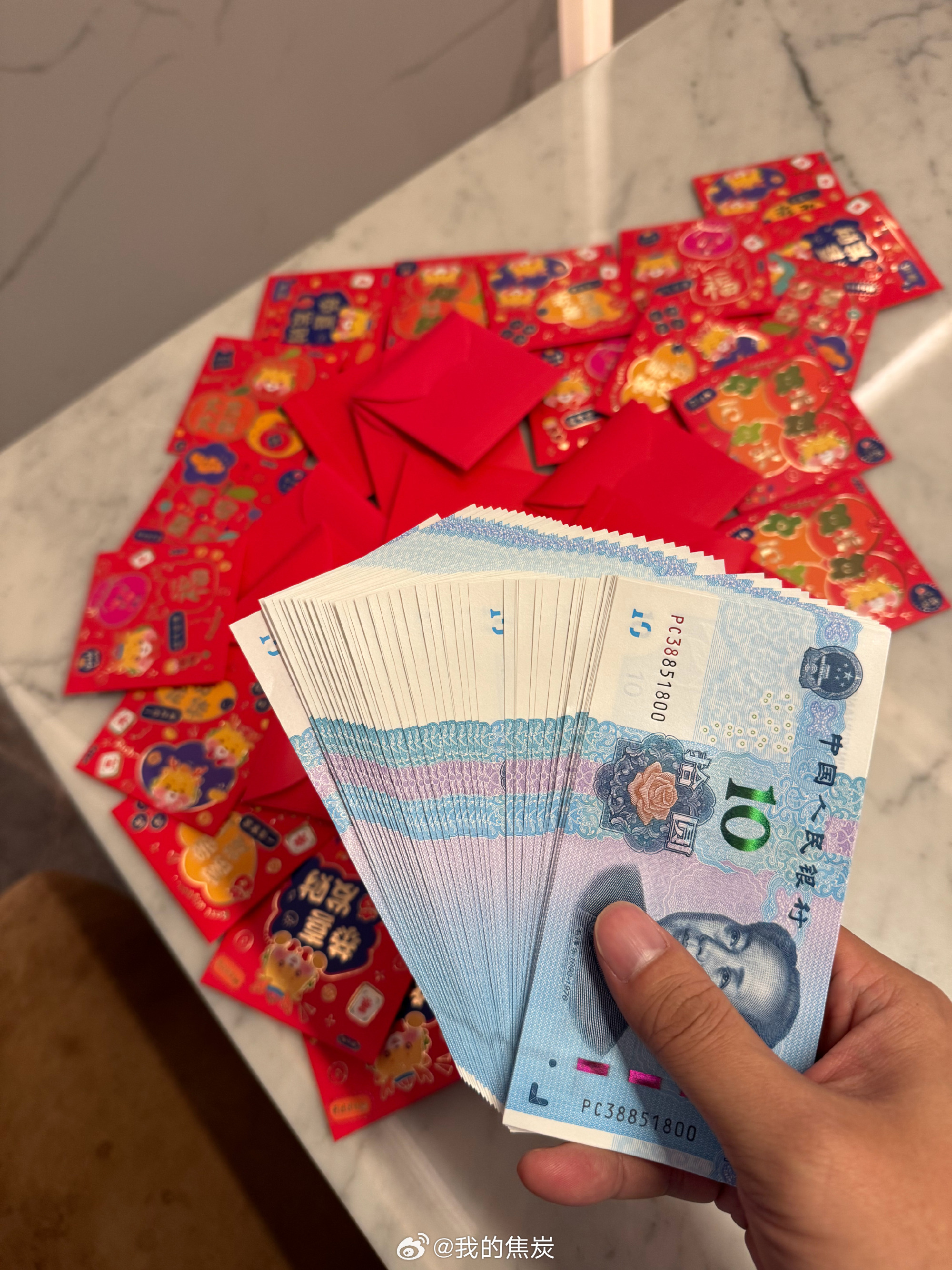 这两天看到的一个有意思的事情，有个美国男子专门去银行换5美分的硬币，换了25万美