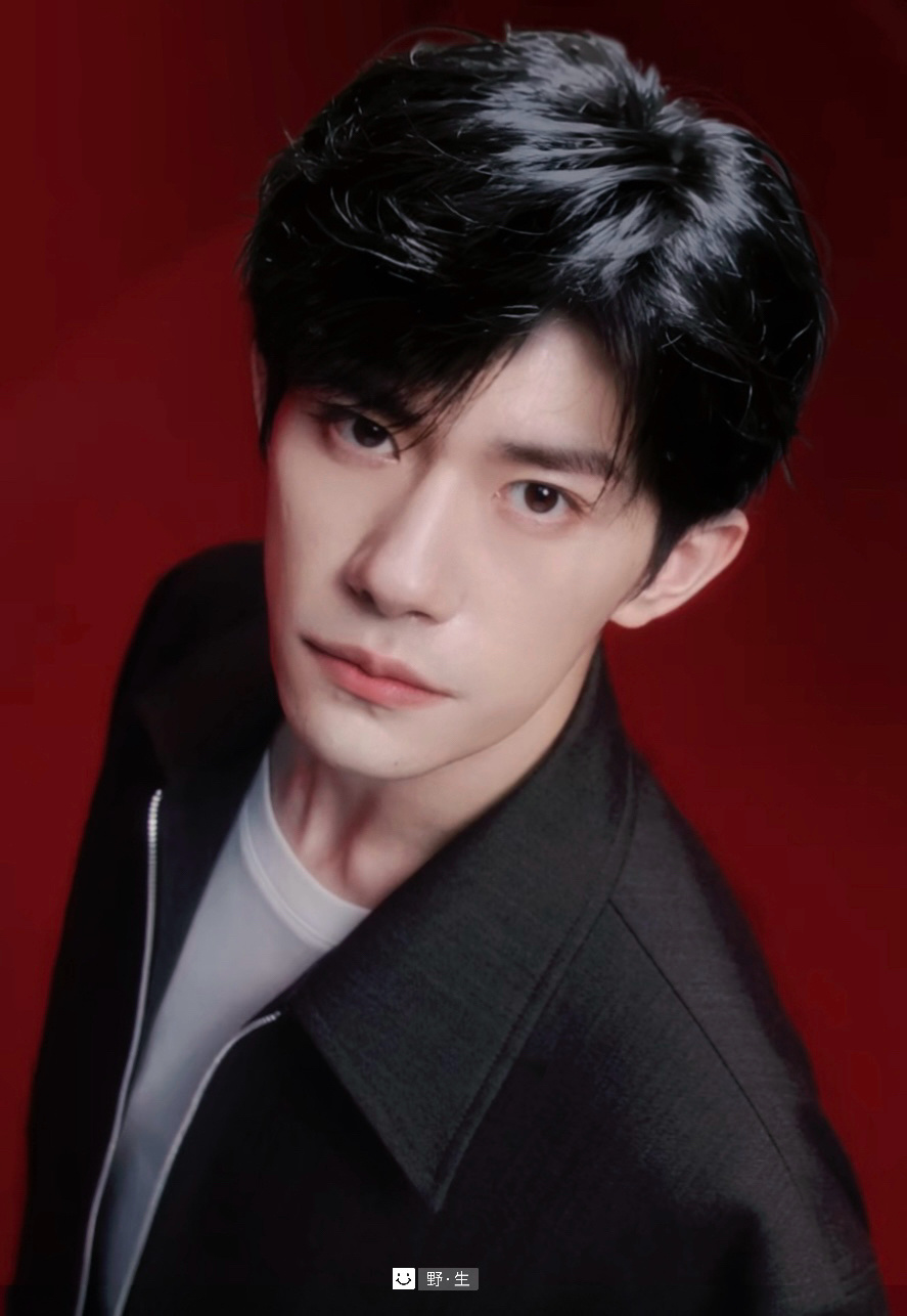 易烊千玺易烊千玺电影惊蛰无声四字 易烊千玺 yyqx 四字弟弟 警🌸盯着监控 