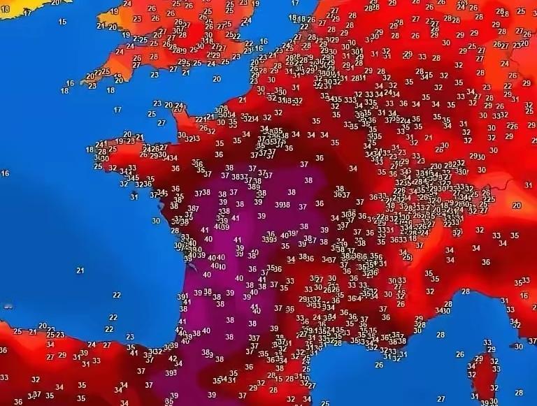 今年欧洲热死人了，于是开始抢空调。这也戳破了过去欧洲所谓为了环保，鼓吹少装空调的