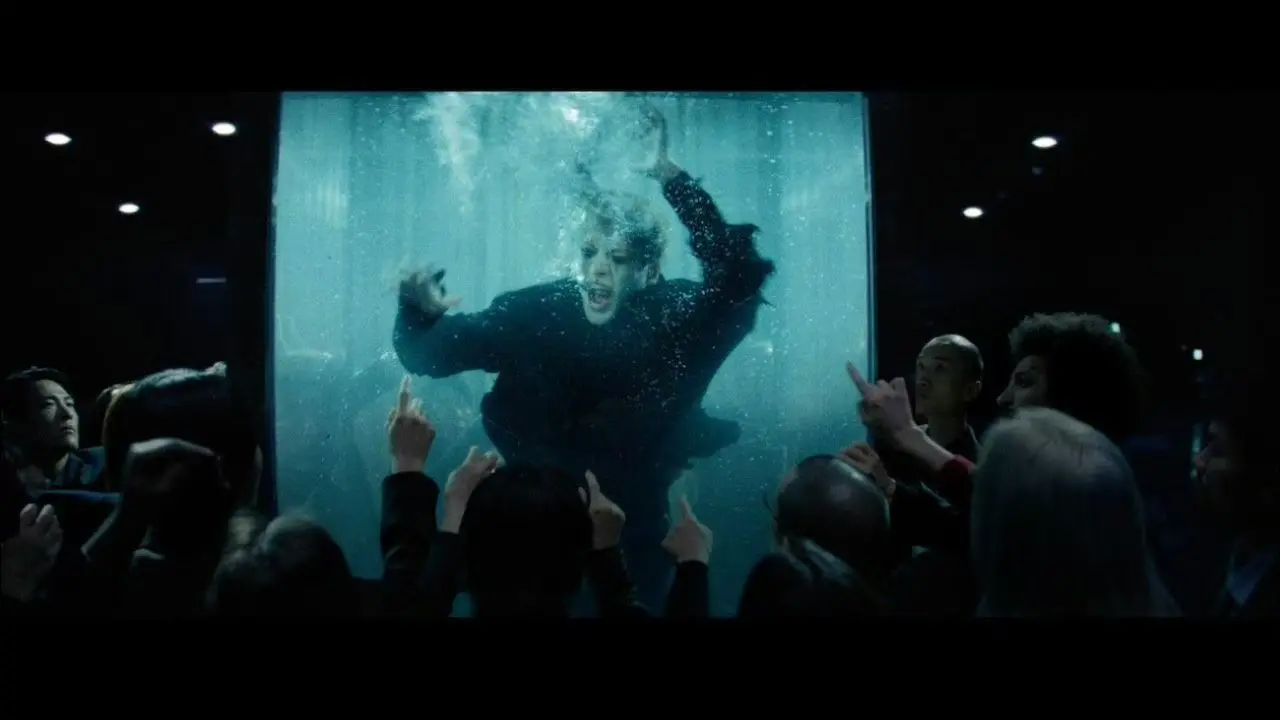 '最深的伤⼝，往往并⾮来⾃于你的敌⼈'敬请期待王嘉尔将于2月13日发行...