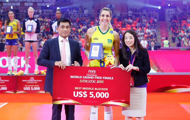微博回忆，2016年女排大奖赛总决赛最佳阵容MVP：娜塔莉亚主攻：希尔、谢拉接应