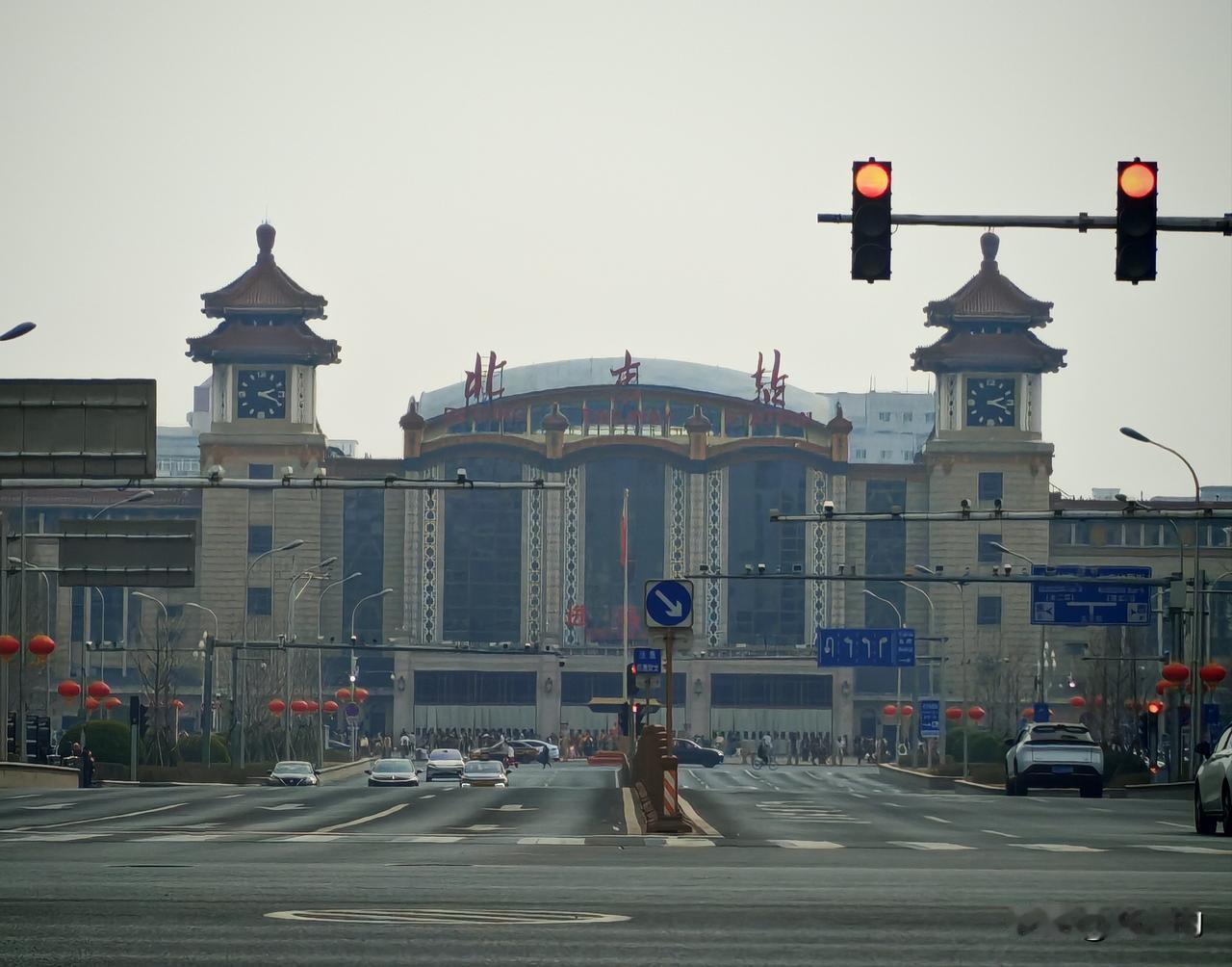 正月初六返程直接封神！
7100万车流+沙尘暴，堵到怀疑人生
 
今年正月初六的