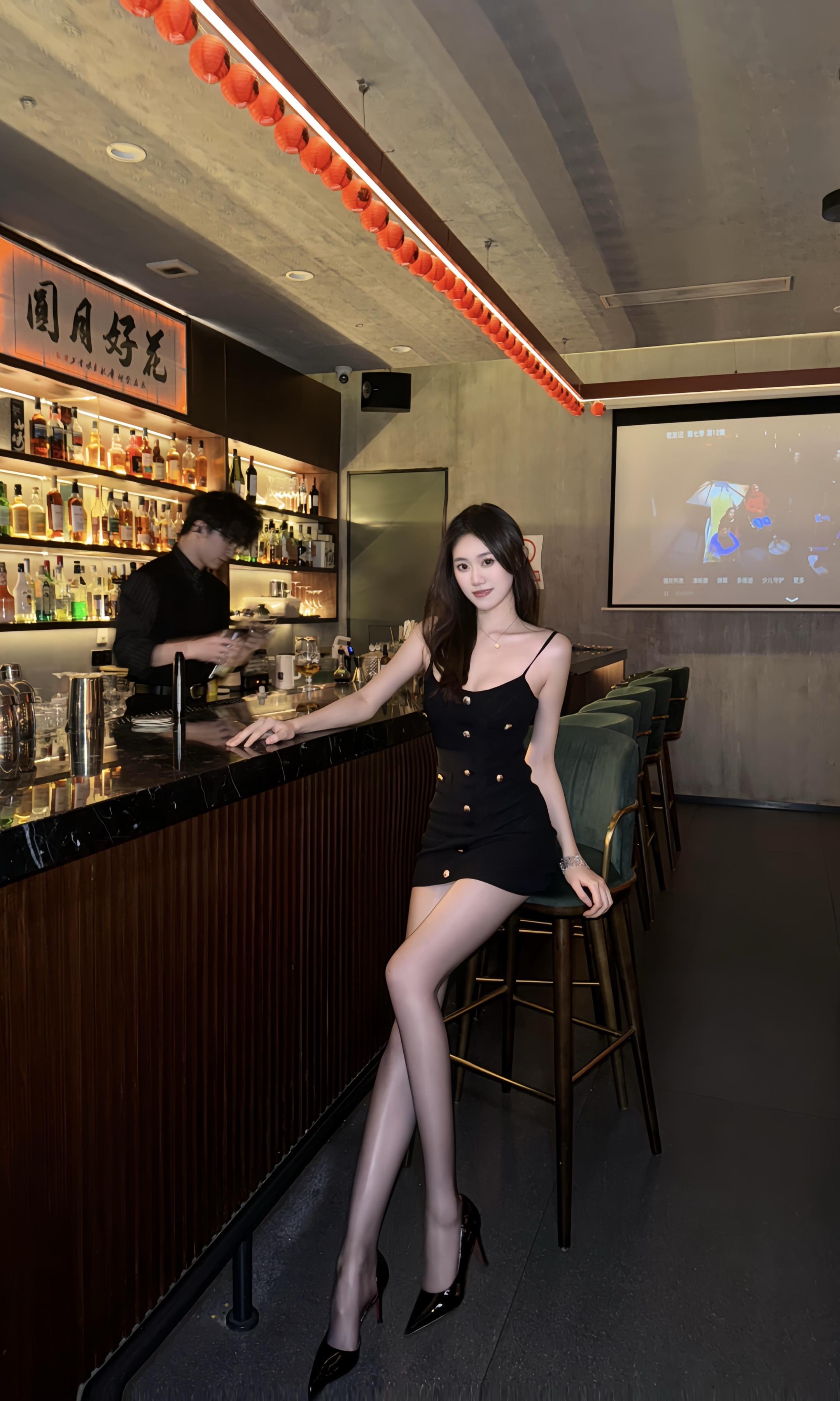 怪我普通的脸 留不住你暧昧的眼。