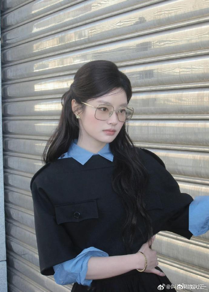 徐若晗 英语老师的即视感 徐若晗 Prada 活动造型氛围感拉满！干净清爽又沉稳