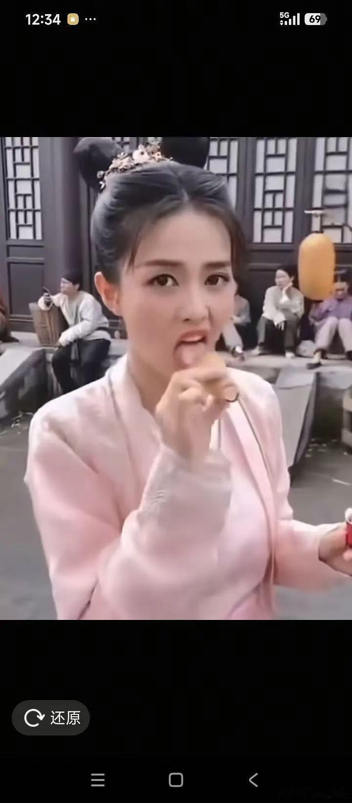 白鹿怎么一点也不注意自己的形象啊 