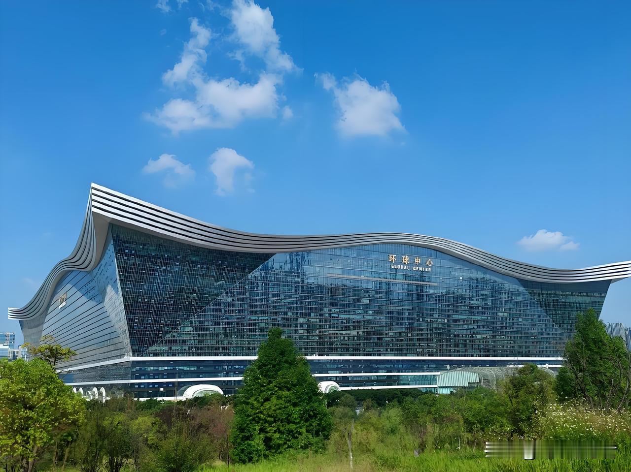 成都环球中心｜从“完全美学”到“缺陷美学”🏛️

有人说它的设计是冠棺皆合——