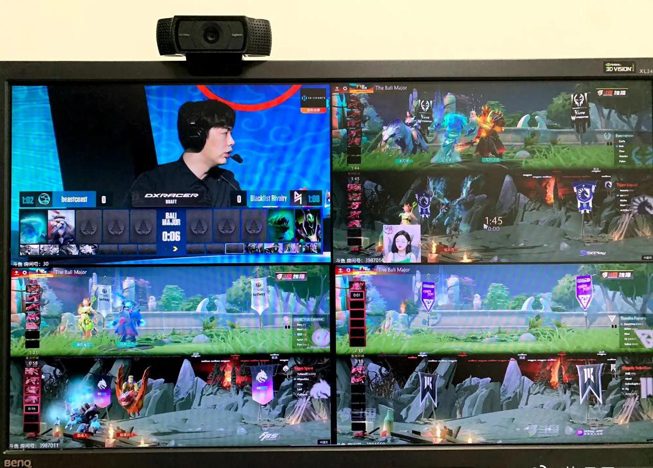 为什么LOL不能学DOTA2这样直播？
直接四路同步同开，这样也给观众多一个选择