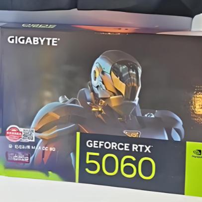 小金（实习生）在苏州参加英伟达路演活动时抽中价值3000元的显卡。

公司以“代