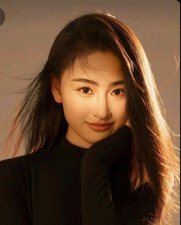 女性人像摄影作品如何有高级感？
很多人一提“高级感人像”，脑子里立刻出现几个关键