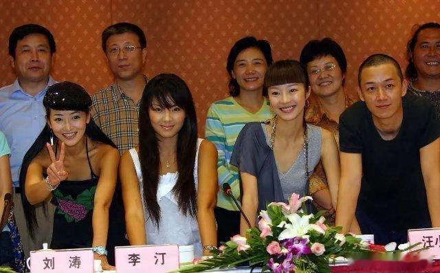 18年前的刘涛原来不是唯一的黑美人，她左边的陈紫函肤色和她一样，也是黑美人 