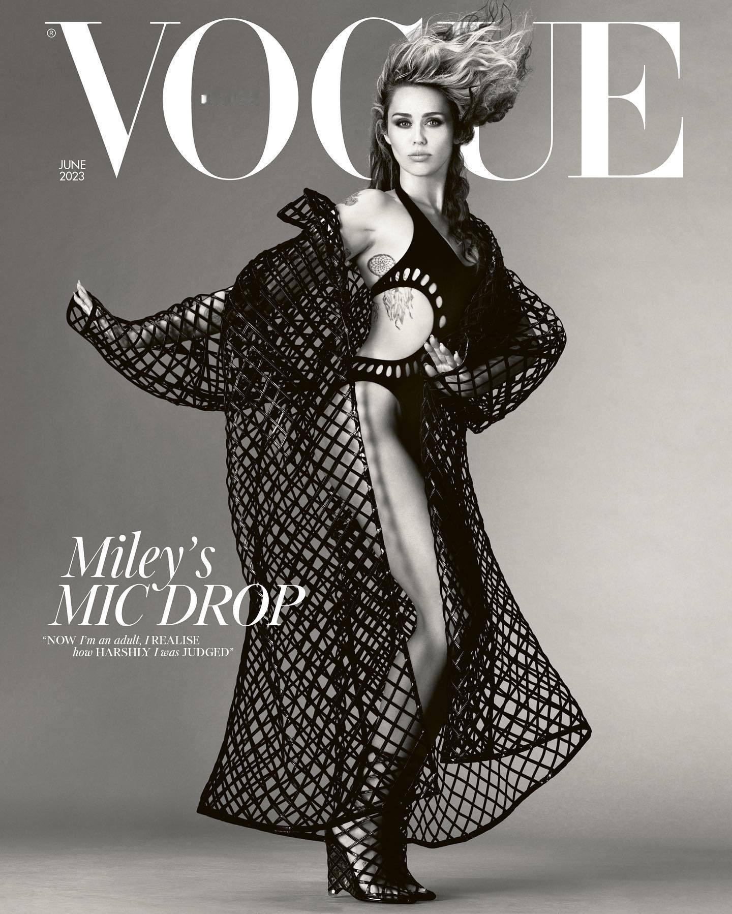 Miley Cyrus 此前一直没有解锁四大Vogue封面以及格莱美挂0，凭借大