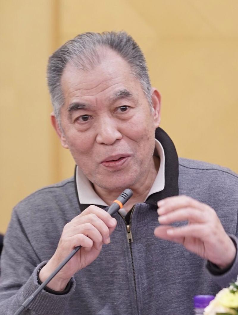 以后一二十年间的社会结构，基本还是干部子女将在官场占有最多比例;富豪子女仍会像父