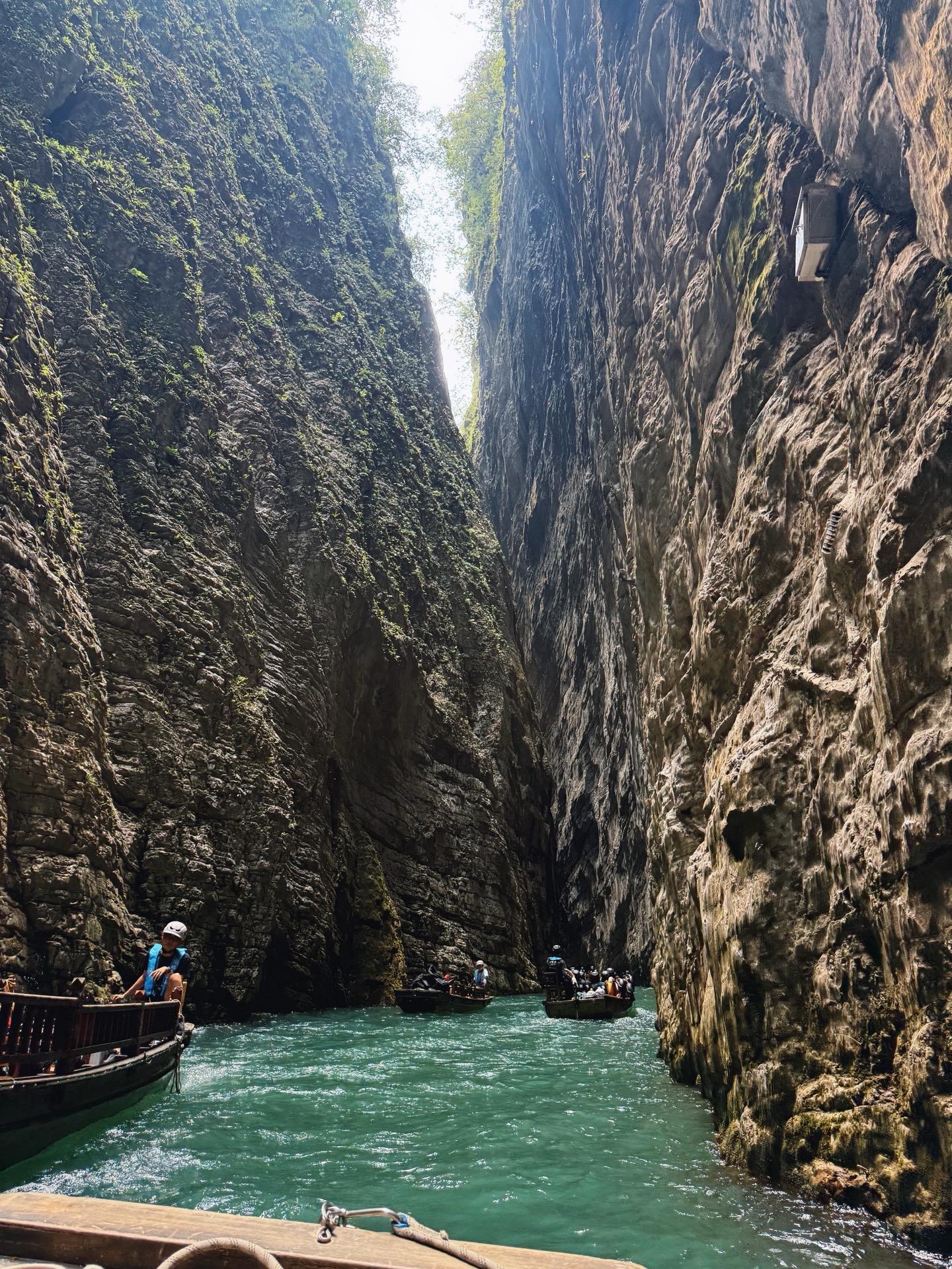 回头看，轻舟已过万重山。向前看，前路漫漫亦灿灿。抬头看，满天星光甚灿烂...