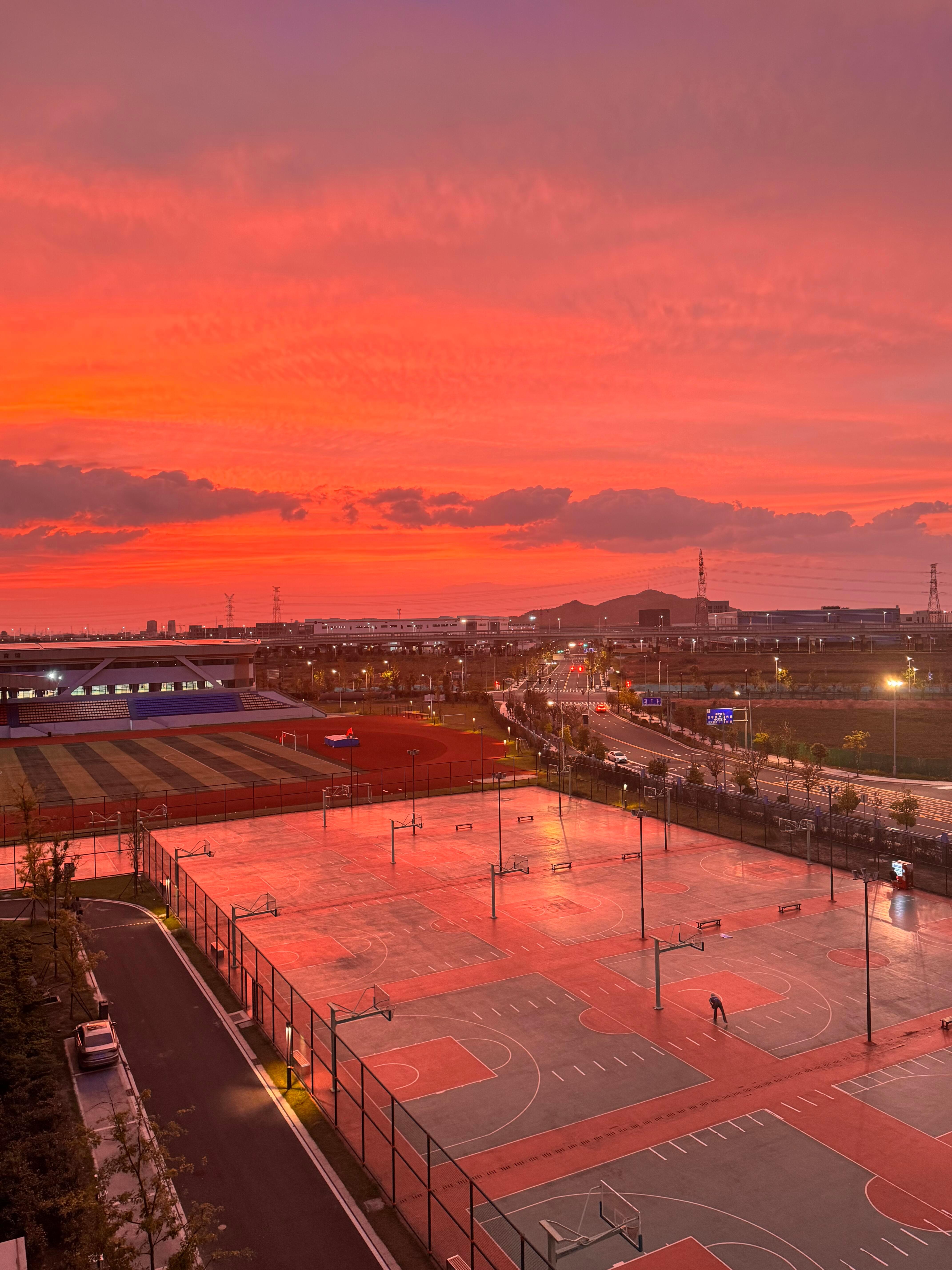 “如果可以的话，开学请尽量快乐”虽然总说开学好苦开学好难，但我对开学的情绪有点复