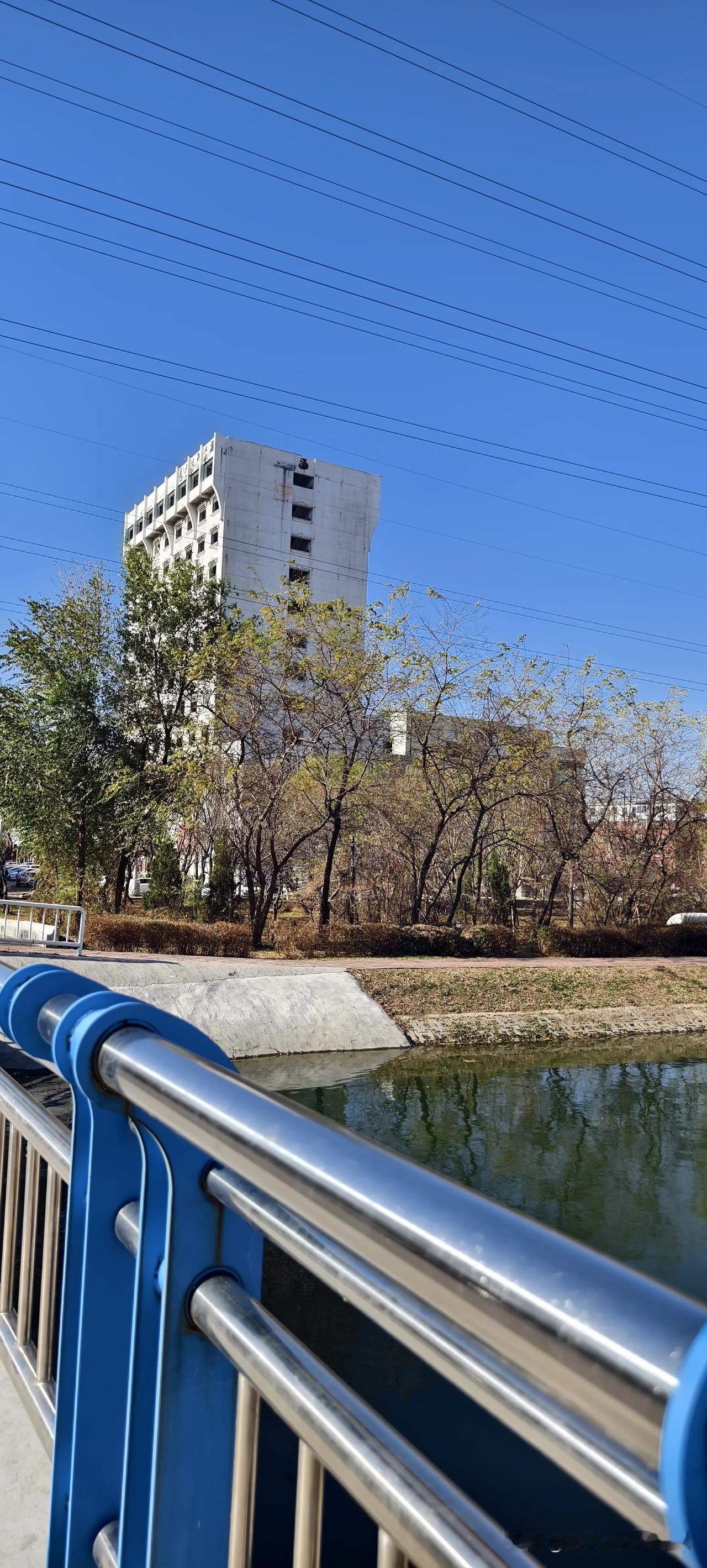 抑郁了！都说良言一句三冬暖，恶语伤人六月寒，刚刚有点生气了，老伴这人平时也是情商