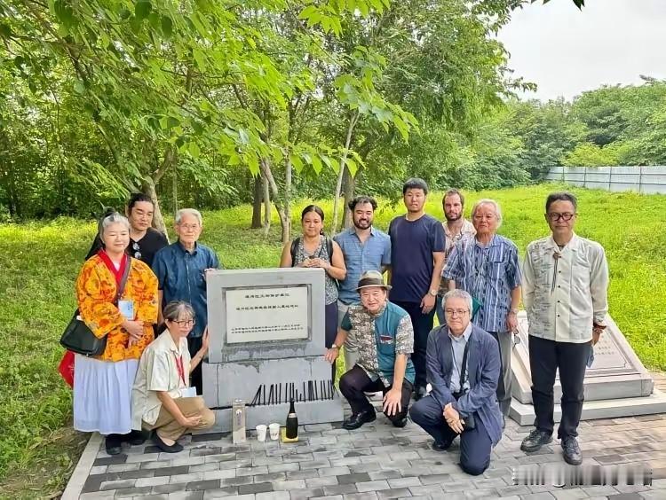 日本右翼彻底慌了！琉球民众组团赴京祭祖，斩断日美洗脑谎言
 
让高市早苗等日本右